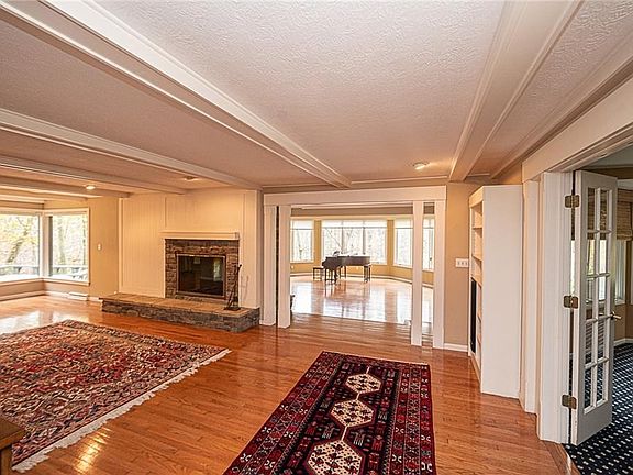 5th image of 3233 Fox Hollow Dr