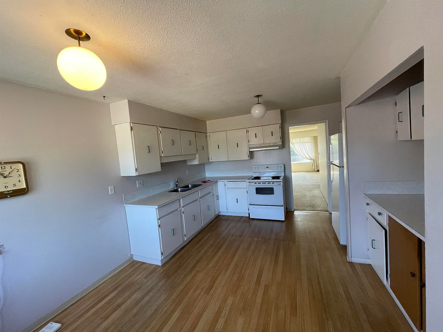 3 bed, 1150 sqft, $1,900 — Photo 2