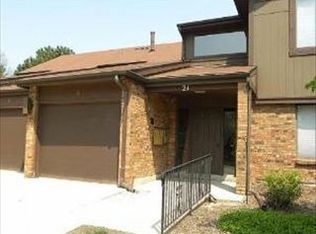 21 Creekside Cir APT B, Elgin, IL 60123
