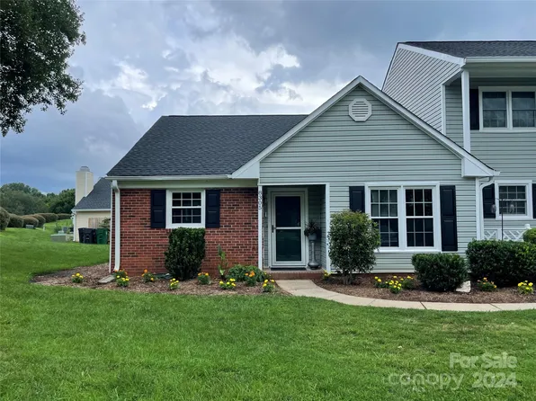 8305 Chippenham Ln, Charlotte, NC 28277