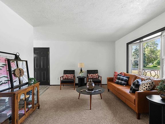 5th image of 1101 Hawthorne Dr