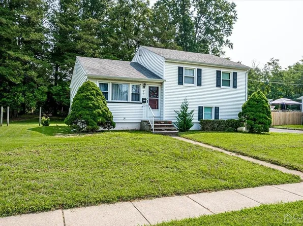 213 Schillaci Ln, South Plainfield, NJ 07080