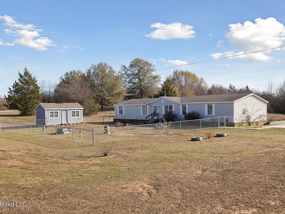 1st image of 11 Lloyd Ln