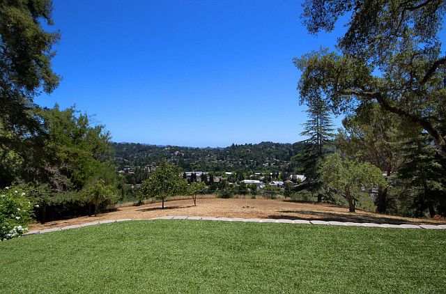 1st image of 555 Hacienda Dr