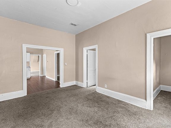4th image of 1023 Dragoon St