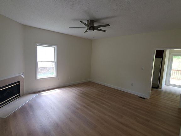 4th image of 124 Pratt St