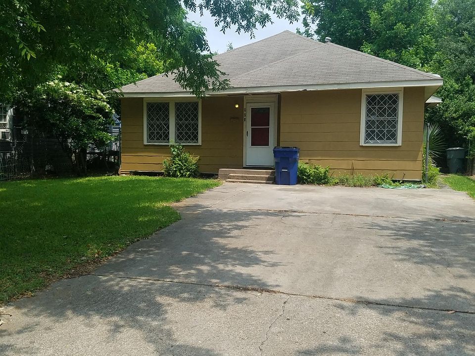 1st image of 220 7th Ave N
