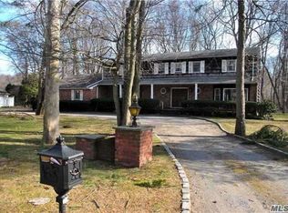 27 Wedgewood Ct, Glen Head, NY 11545