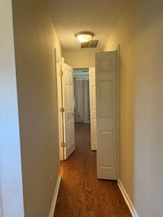 3 bed, 2.5 bath, 1750 sqft, $1,750 — Photo 3