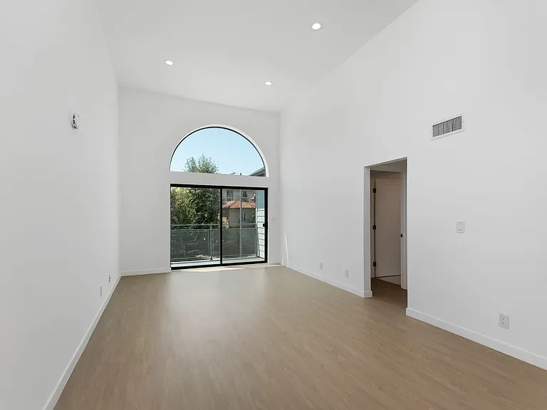 1546 Bundy Drive — Photo 10