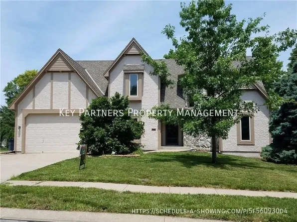 14281 S Arapaho Dr, Olathe, KS 66062
