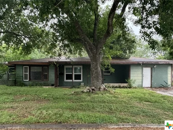 1516 Holloman Dr, Port Lavaca, TX 77979