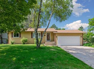 6990 Redwing Ln, Chanhassen, MN 55317
