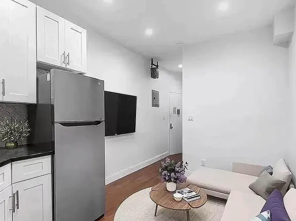 24 Saint Mark's Place image 1 of 3