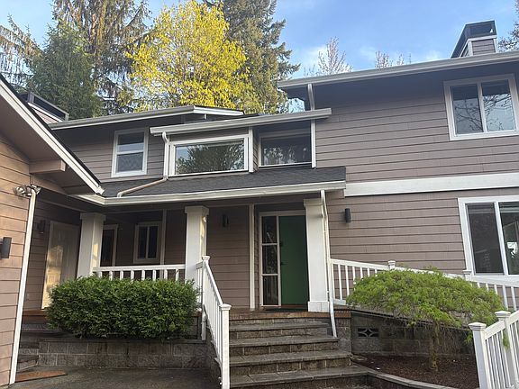 2nd image of 3709 Holiday Dr SE