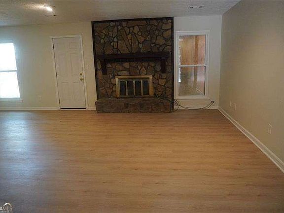 4th image of 1558 Thornwood Ct