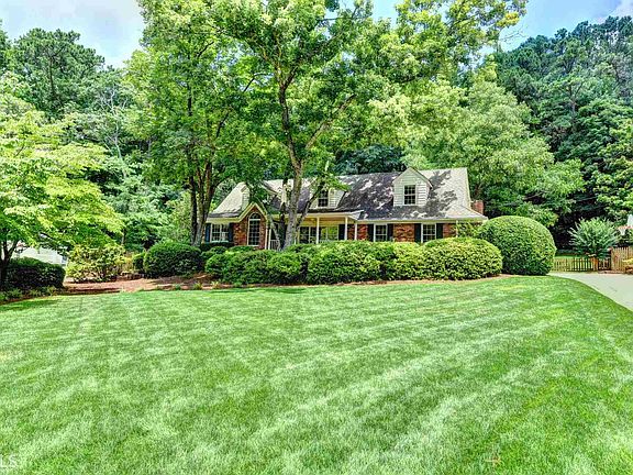 2nd image of 265 Danbury Ln NW