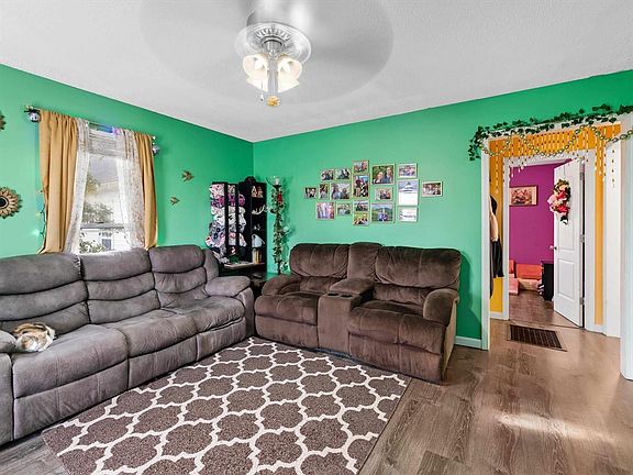 3rd image of 260 Caroline St