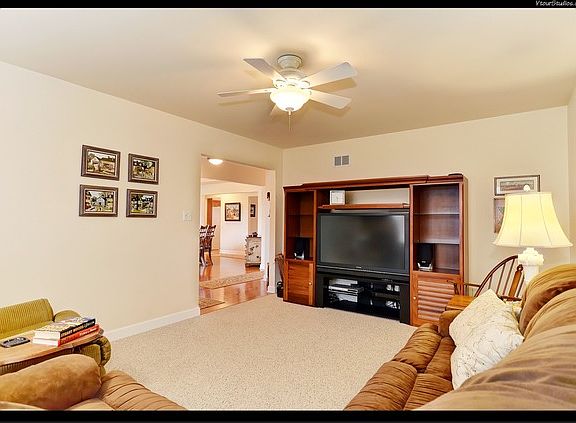 5th image of 887 Karen Ln