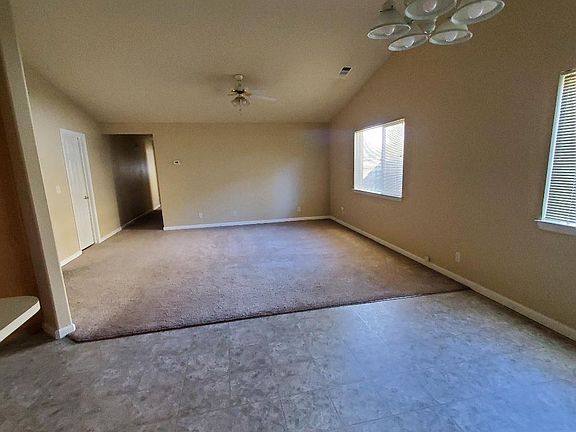 Dining looking to LR