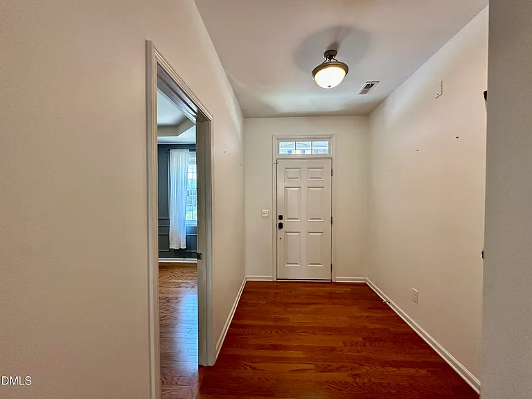 513 Dragby Ln — Photo 2