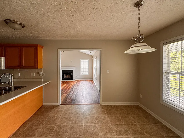 214 Somerset Dr — Photo 6