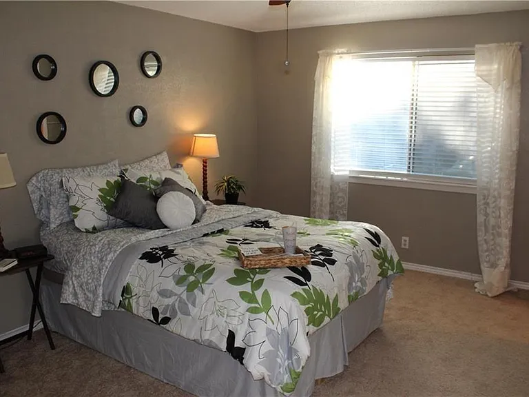 1702 Goodson Ln — Photo 9