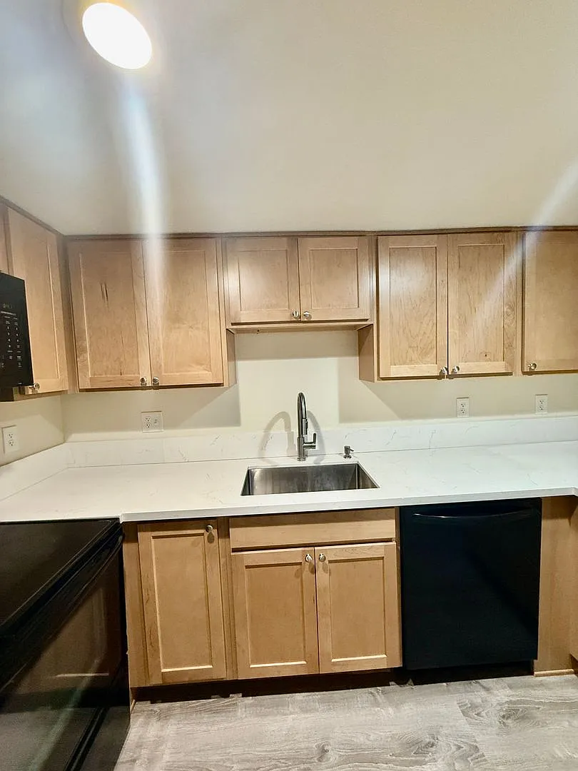 Lupin Apartments — Photo 4