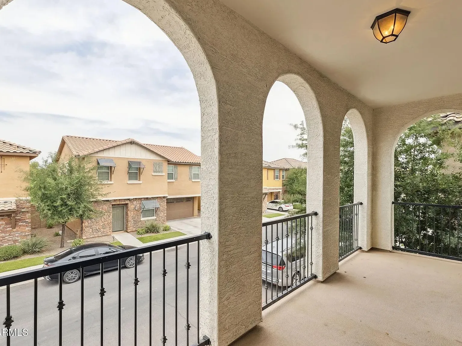3 bed, 2032 sqft, $2,400 — Photo 2