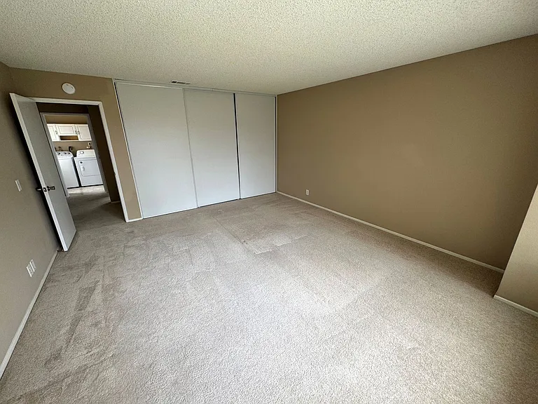 7313 Unicorn Cir — Photo 16
