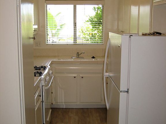 3rd image of 422 Hill St APT 2