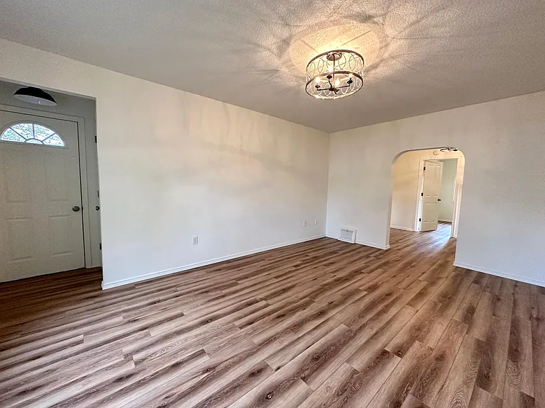 712 NE 2nd Ave — Photo 5