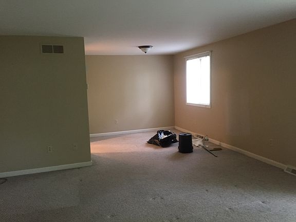4th image of 85 Greenwich Dr APT 1
