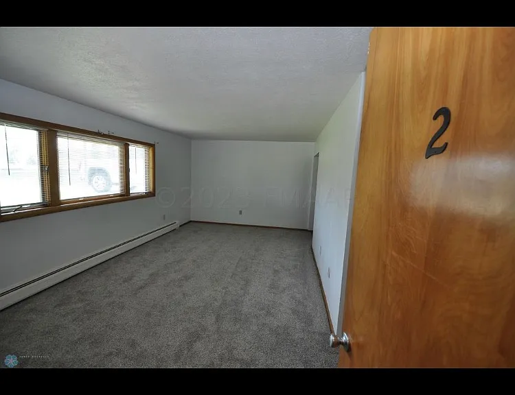 918 Oak St N #2 — Photo 2