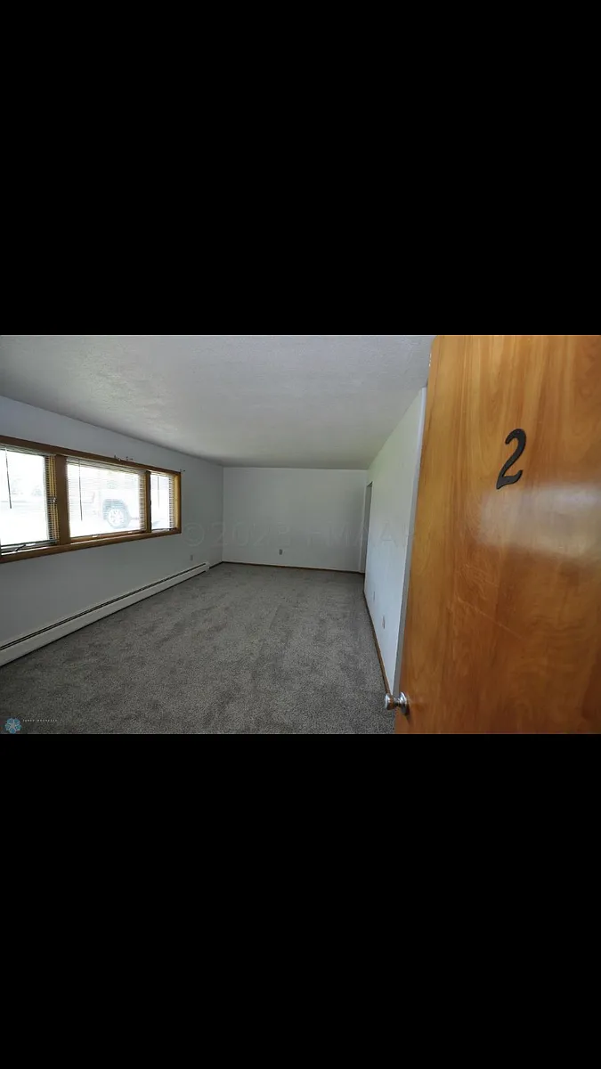 Building Photo - 918 Oak St N #2