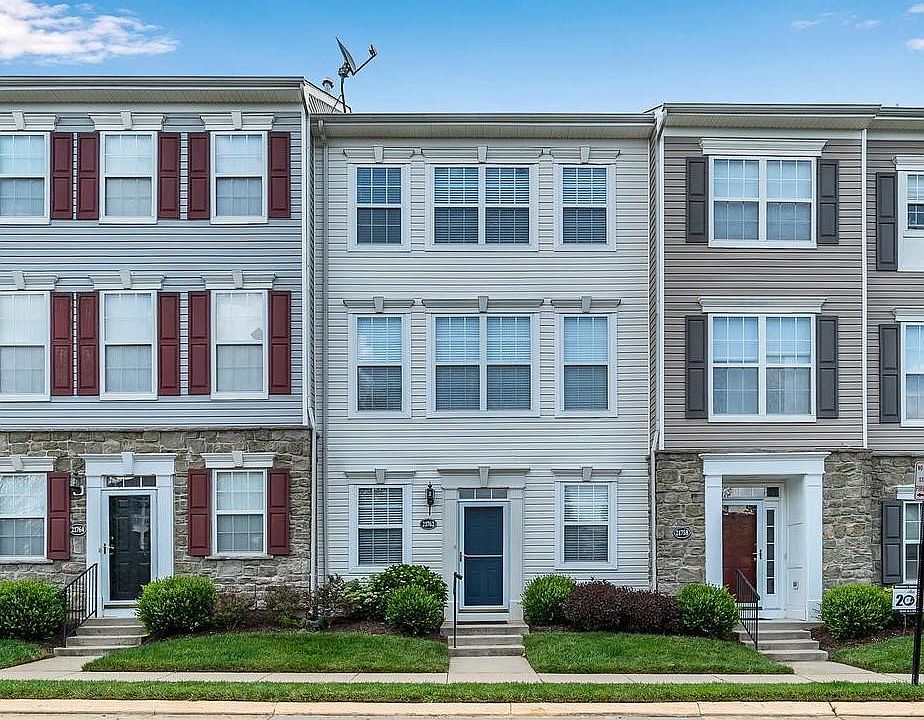 Welcome to 21762 Dragons Green Square in Ashburn, Va.