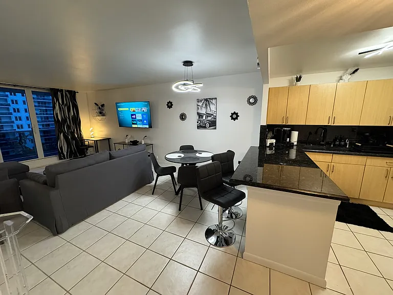 2301 Collins Ave #817 — Photo 17