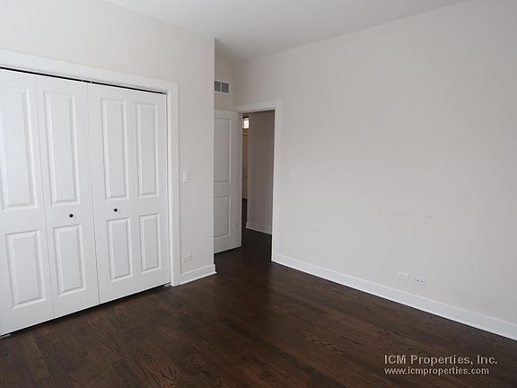 3rd image of 1602 W Belle Plaine Ave #2D