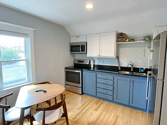 2nd image of 1044 Saint Clair Ave #1