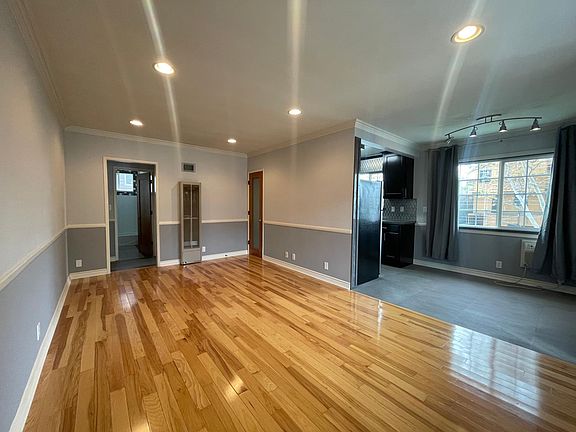 3rd image of 1122 N Formosa Ave