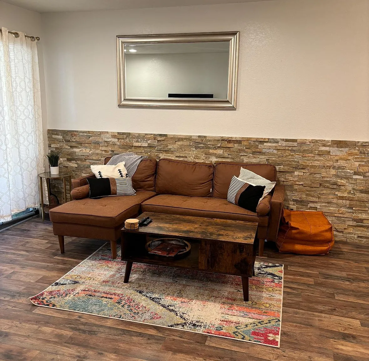 510 N Villa Ct — Photo 2