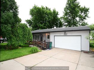 2811 Circle Dr, Grand Island, NE 68801