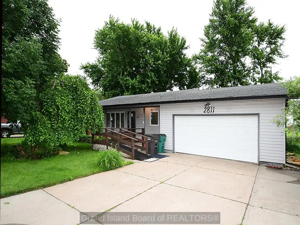 2811 Circle Dr, Grand Island, NE 68801