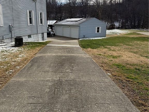 3rd image of 1328 Coopermill Rd