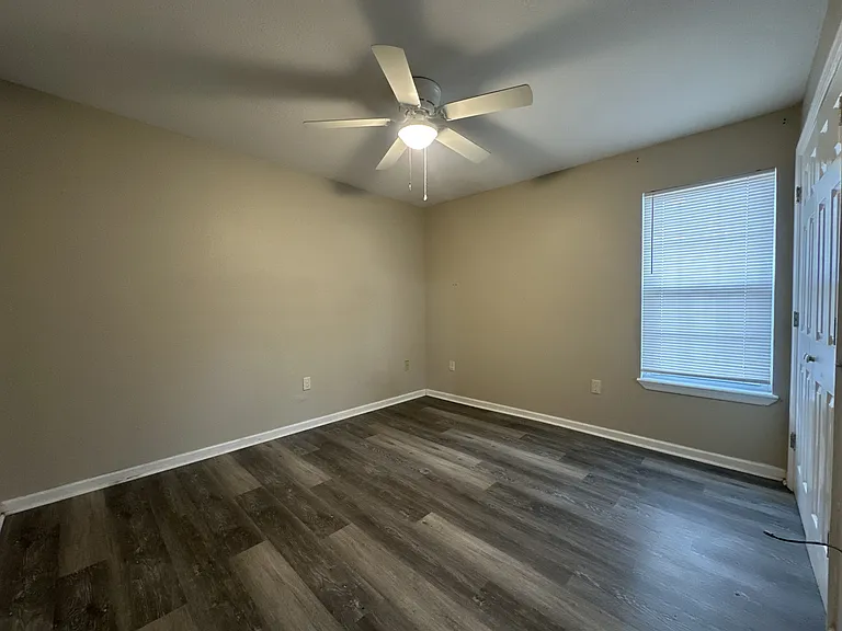 905 E Gordon St — Photo 8