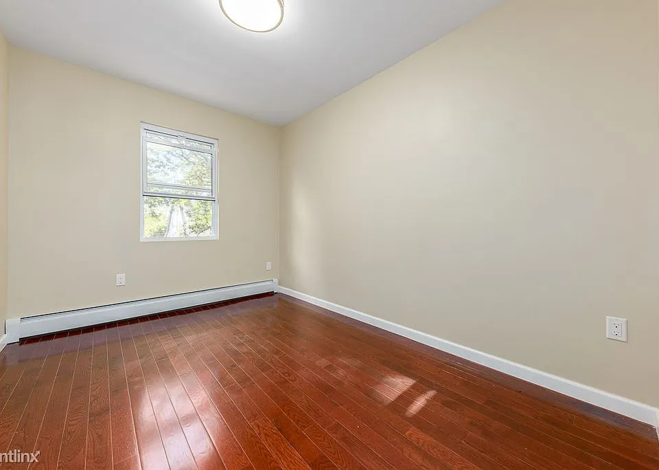 1792 E 48th St-05