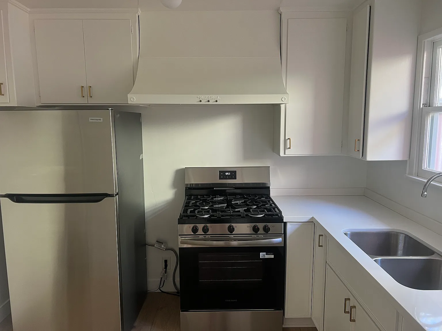 3 bed, 1200 sqft, $4,200 — Photo 3