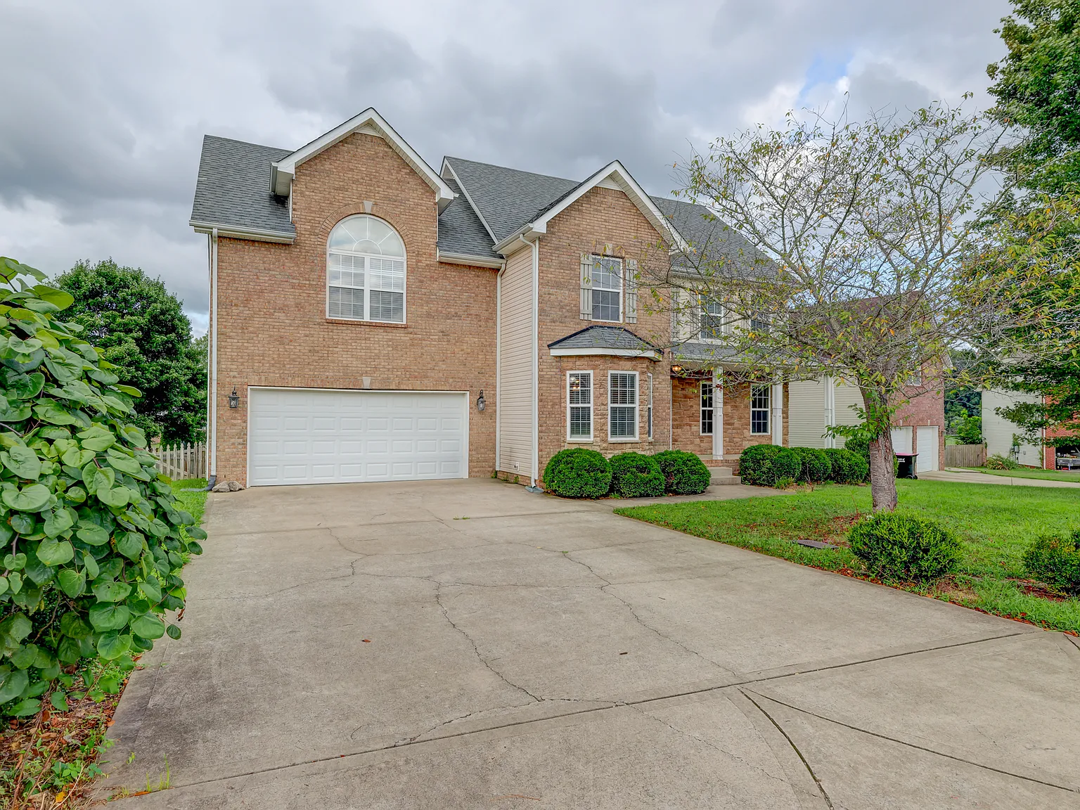 3 bed, 2.5 bath, 2555 sqft, $2,200 — Photo 4