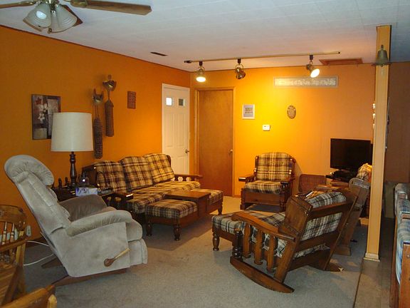3rd image of 16 Merriweather Dr