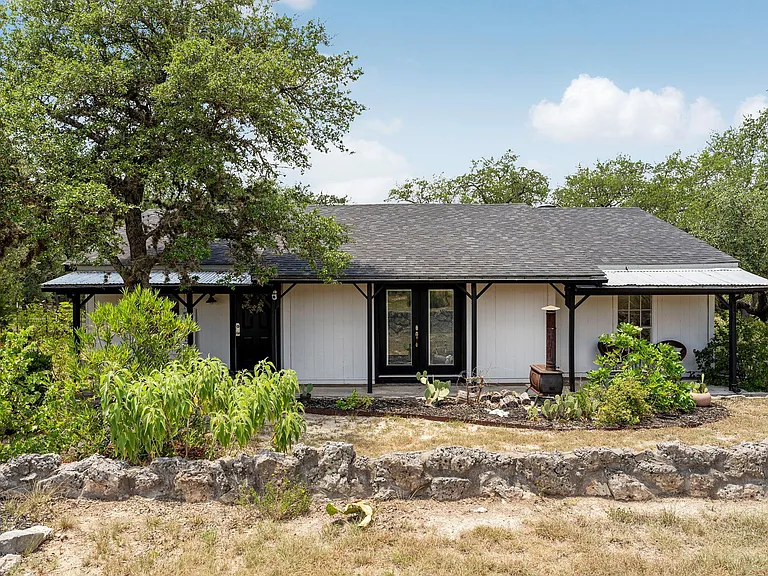 2591 Spring Valley Dr — Photo 2